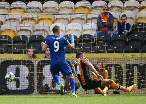 Vardy sees his goalbound effort blocked in front of a sparse crowd (photo : Getty Images)