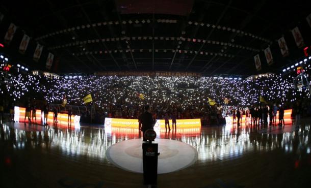 L'incredibile accoglienza dell'Abdi Ipecki Arena - Foto @TurkeyLega Twitter
