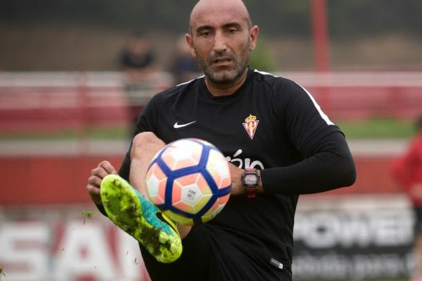 Abelardo en un entrenamiento del Sporting | Foto: Sporting de Gijón. 