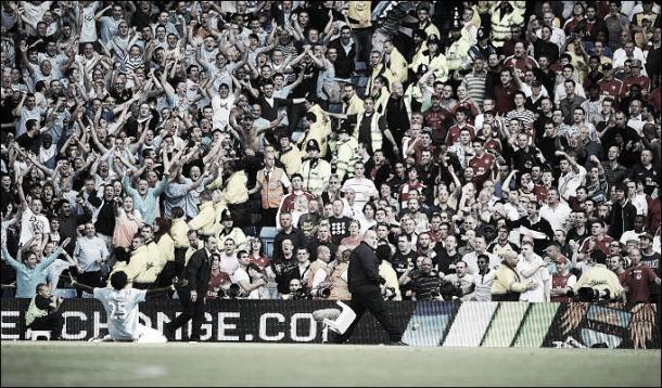 Objects were thrown at the striker after his goal in the 4-2 win over Arsenal (photo: thesun)