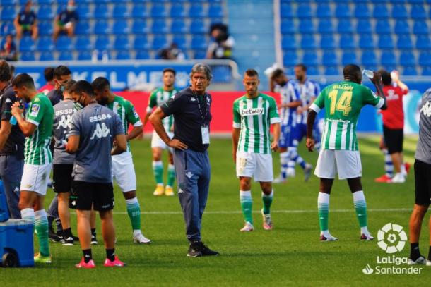 Pellegrini durante el partido contra el Alavés | Fotografía: LaLiga