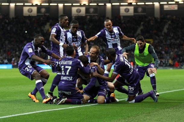 Los jugadores del Toulouse celebrando el gol ante el Troyes (FOTO: Toulouse FC)
