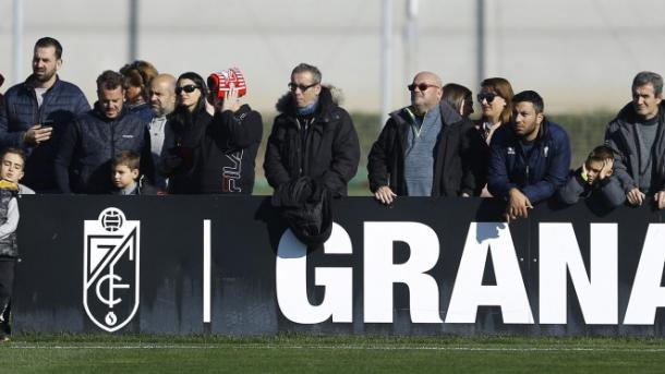 Afición del Granada CF en el entrenamiento a puertas abiertas | Foto: Pepe Villoslada / Granada CF