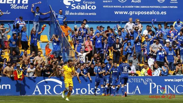 Jugadores del Getafe celebrando con su afición. | Foto: La Liga