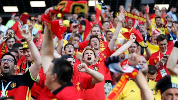 La afición belga en el partido ante Inglaterra. | Foto: FIFA.com
