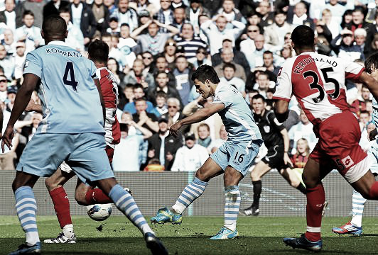 Momento justo del golpeo del gol. Momento mágico. | Foto: thesun.co.uk