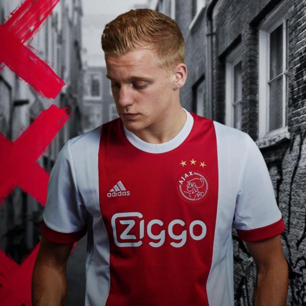 Uniforme local del Ajax para la próxima campaña | Foto: Adidas