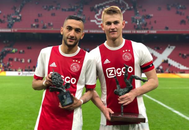 Ziyech recibió la distinción al mejor jugador del Ajax esta temporada | Foto: @AFCAjax