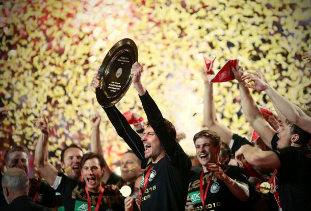 Alemania celebra con el trofeo de campeón. Foto: Uros Hocevar.