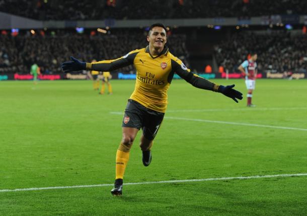Alexis Sánchez celebra uno de sus tres goles ante el West Ham | Fotografía: Arsenal