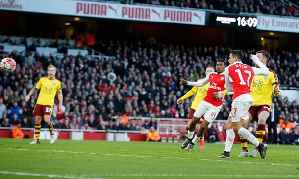 Alexis Sanchez scores Arsenal's second goal against Burnley | Photo: John Sibley/Reuters