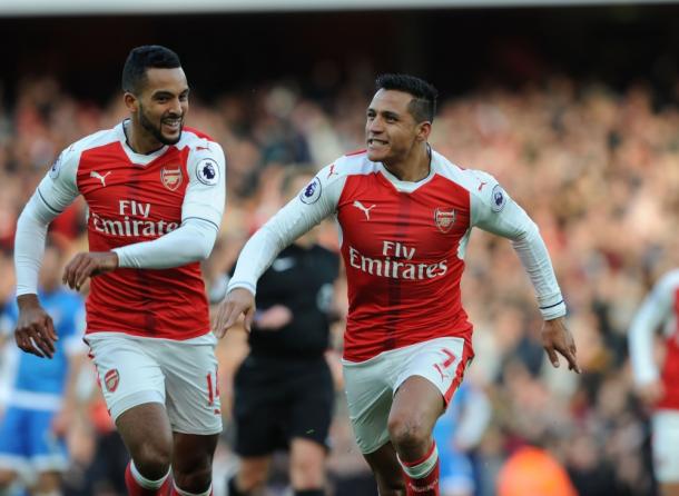 Alexis y Walcott celebran uno de los goles ante el Bournemouth | Fotografía: Arsenal