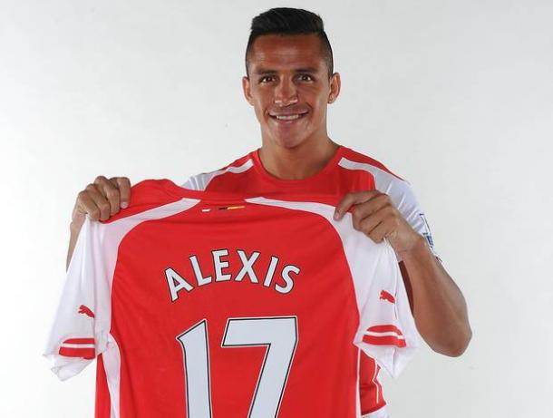 Sanchez signs for Arsenal | Photo: Arsenal.com