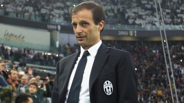 Allegri turns to bench during match | Photo: skysports.com