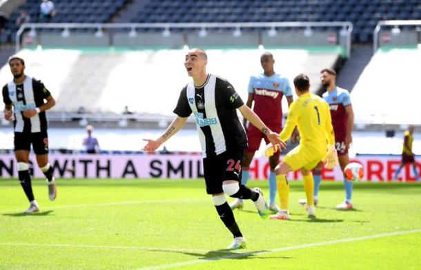 Almirón empata o jogo (Foto: Divulgação/Newcastle)