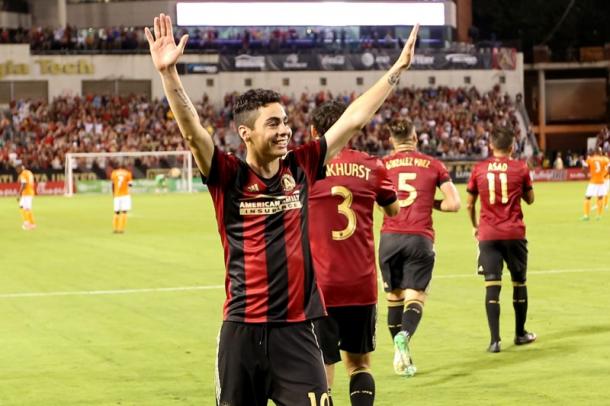 Miguel Almiron celebrates his superstar performance against the Houston Dynamo. (Source: Miguel Martinez/Mundo Hispanico)