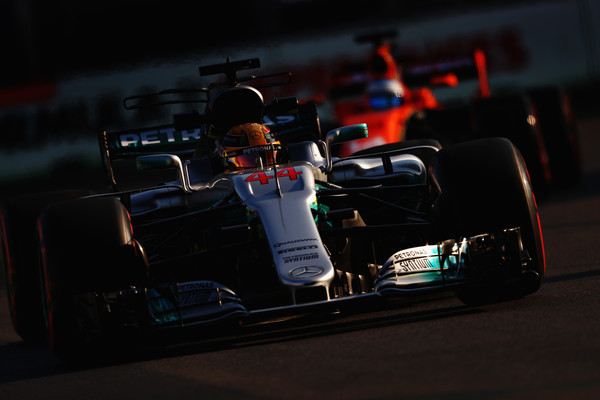 Lewis Hamilton durante la sesión de clasificación. Fuente: Zimbio