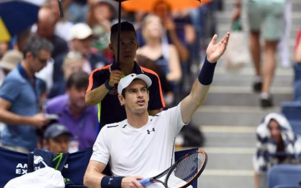 Andy Murray reacts as rain interrupts the play against Kei Nishikori. | Photo: US Today