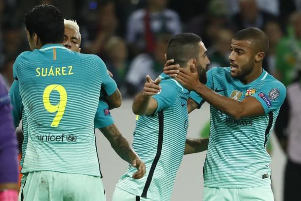 Los barcelonistas celebran el gol del empate, obra de Arda | Foto: UEFA