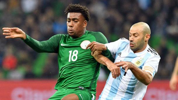 Iwobi vs Mascherano en el amistoso de noviembre | Foto: @Argentina