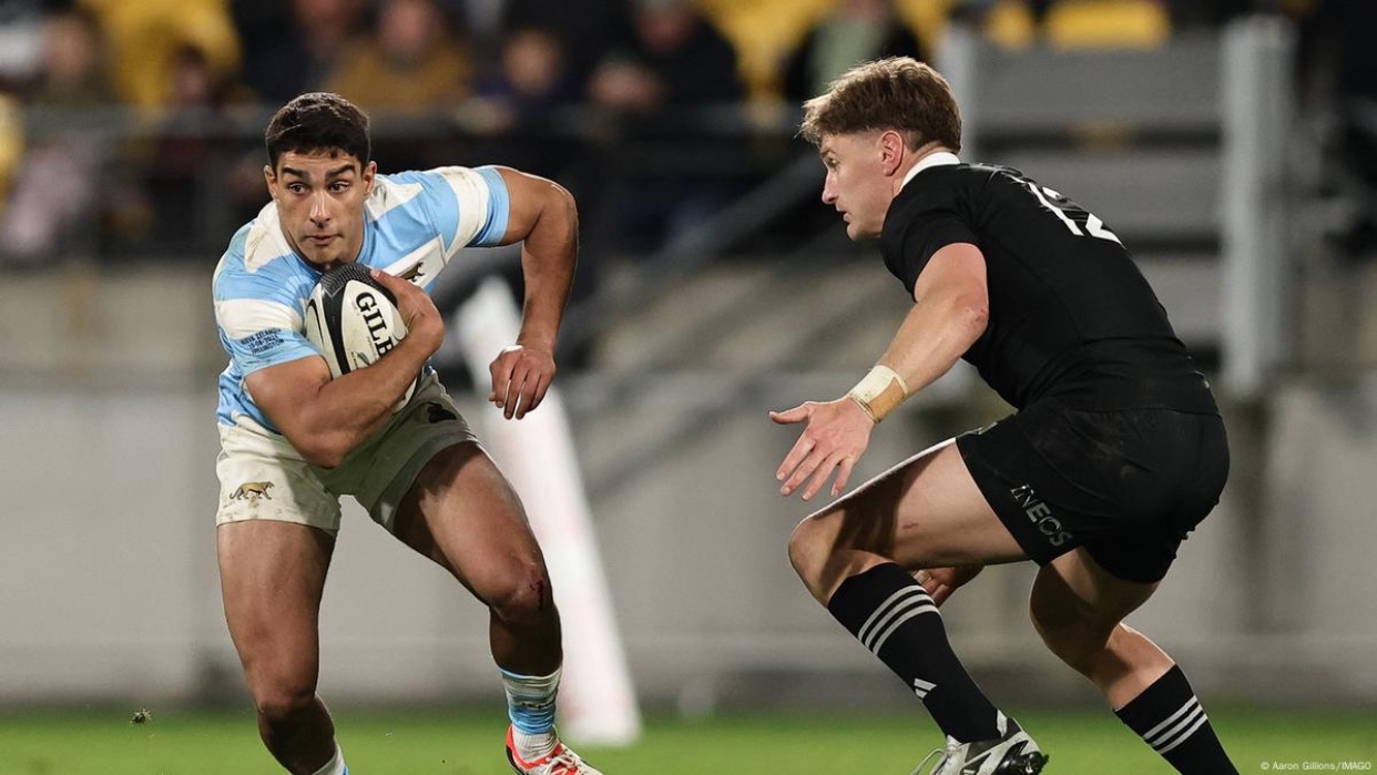 Santiago Carreras and Beauton Barrett at the Rugby Championship - Aaron Killions (IMAGO)