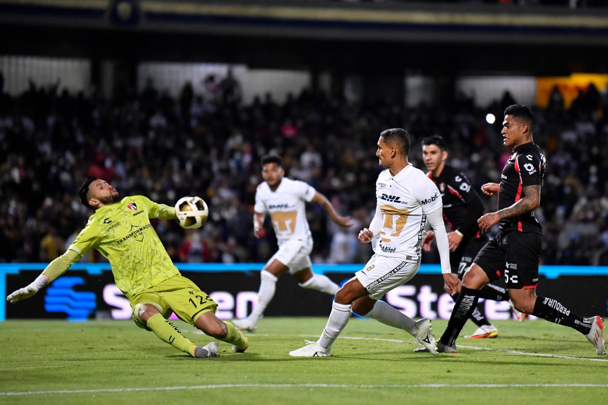 Vargas saving the goal/Image:Atlasfc