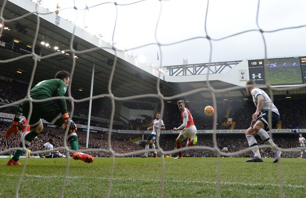 Hugo Lloris watches on as Aaron Ramsey's genius flick finds its way past him (Source: Arsenal FC on Twitter) 