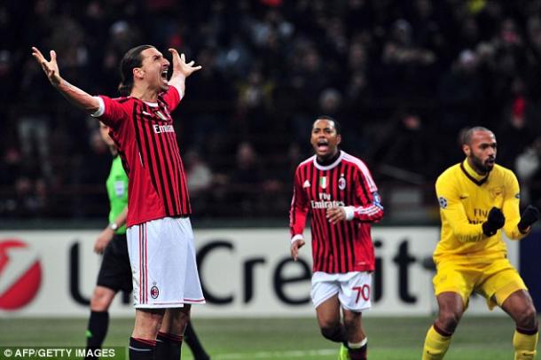 Ibrahimovic y Robinho celebrando uno de los goles del 4-0, mientras Henry se lamenta. / Foto: gettyimages