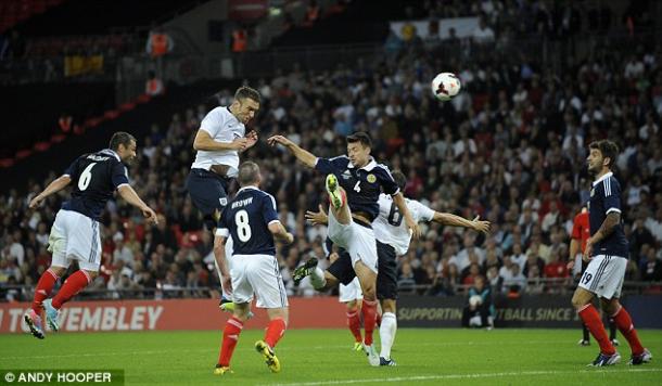Lambert se estrenó con gol con la sleeción. Foto: Andy Hooper