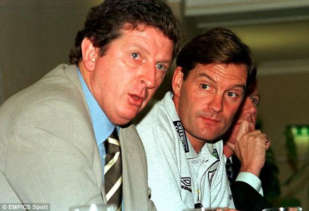 Hoddle y Hodgson, excompañeros en el cuerpo técnico inglés. Foto: Daily Mail