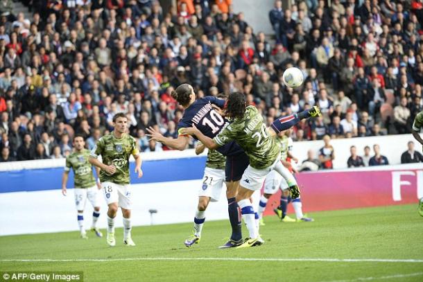 Ibrahimovic anotando uno de sus goles más espectaculares con el PSG, que fue galardonado con el premio Puskas al mejor gol del año Foto: AFP/Getty Images.