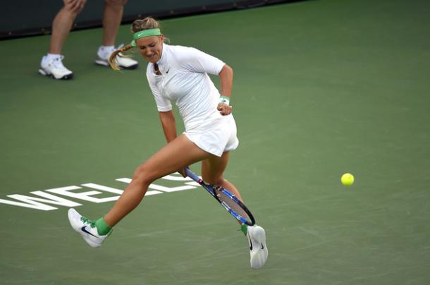 Victoria Azarenka returning shot with a tweener lob. (Photo: AP Photo/Mark Terrill) 