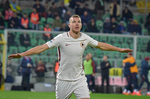 L'esultanza di Dzeko per il gol del 2-0 | as roma rumors
