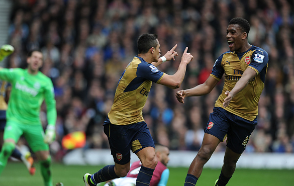 Sánchez (centre) celebrates doubling Arsenal's lead with Iwobi. | Photo: Getty