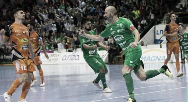 Eseverri celebra el definitivo gol ante Aspil | Foto: LNFS