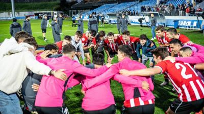 Jugadores del Bilbao Athletic celebrando el ascenso / Fuente: X