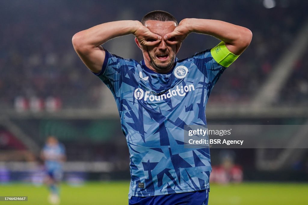 John McGinn of Aston Villa FC celebrates after scoring the team's fourth goal during the Group E - UEFA Europa Conference League 2023/24 match between AZ Alkmaar and Aston Villa FC at AFAS Stadion on October 26, 2023 in Alkmaar, Netherlands. (Photo by Rene Nijhuis/BSR Agency/Getty Images)