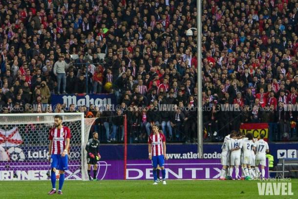 El Madrid celebrando un gol en el triunfo liguero en el Calderón. Foto: Daniel Nieto (VAVEL)