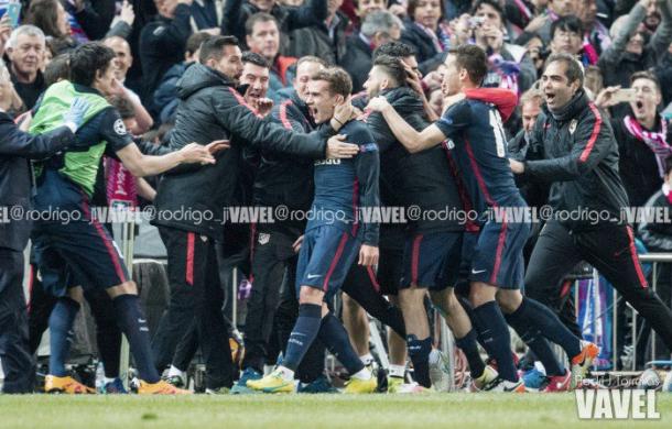 Foto: Atlético de Madrid celebrando su victoria ante el Barcelona/ Rodri J. Torrellas