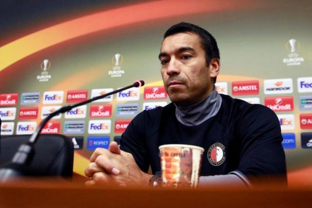Van Bronckhorts en rueda de prensa. Foto:Feyenoord.