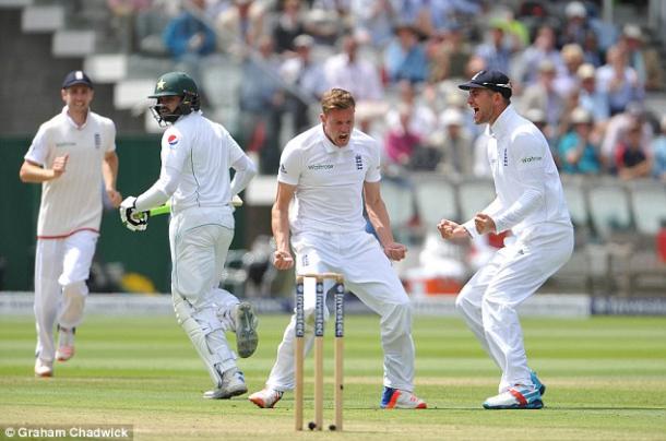 Jake Ball celebrates his first test wicket (photo: Getty Images)