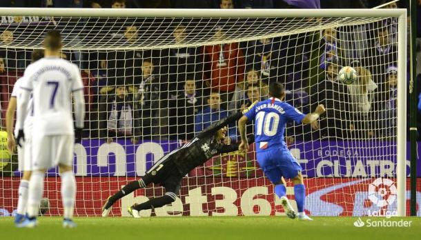 Banega lanza el penalti poniendo el 0-1 en el marcador |Foto: La Liga Santander|