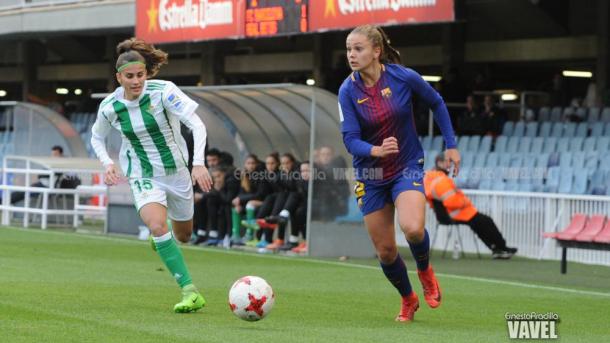 Martes y Andrea disputando un balón en el encuentro de la primera vuelta / Foto: Ernesto Aradilla (VAVEL.com)