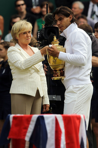 Sue Barker interviewing Rafael Nadal after his second Wimbledon triumph over Tomas Berdych in 2010 (Photo by Hamish Blair / Source : Getty Images)