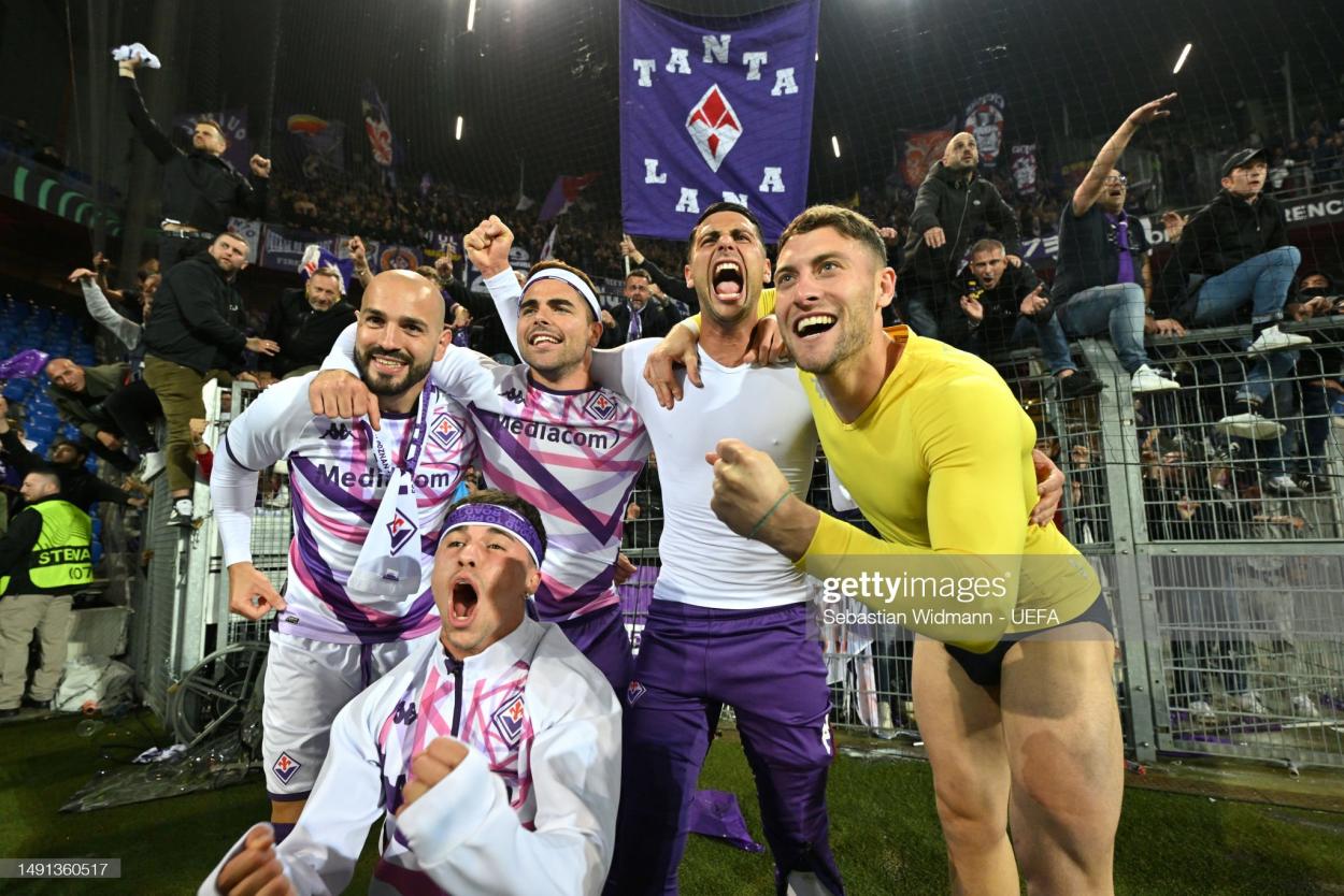 Players of ACF Fiorentina celebrate victory after the <strong><a  data-cke-saved-href='https://www.vavel.com/en/football/2023/04/21/1144425-four-things-we-learnt-from-west-hams-emphatic-comeback-against-gent.html' href='https://www.vavel.com/en/football/2023/04/21/1144425-four-things-we-learnt-from-west-hams-emphatic-comeback-against-gent.html'>UEFA Europa Conference League</a></strong> semi-final second leg match between FC Basel and ACF Fiorentina at St. Jakob Stadium on May 18, 2023 in Basel, Switzerland. (Photo by Sebastian Widmann - UEFA/UEFA via Getty Images)