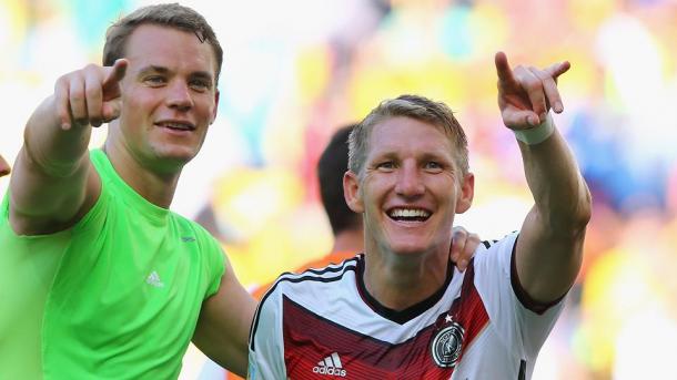 Above: Manuel Neur and Bastian Schweinsteiger in action for Germany | Photo: Getty Images