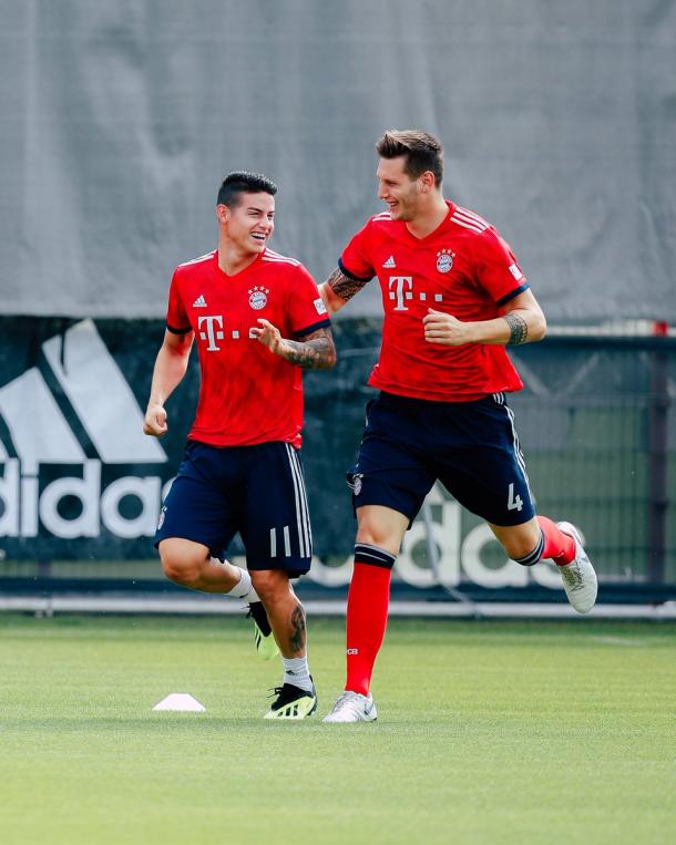 James Rodríguez y Süle celebrando | Foto: @FCBayernEN