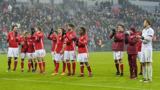 Los jugadores del Bayern dedican la victoria a la afición del Allianz Arena