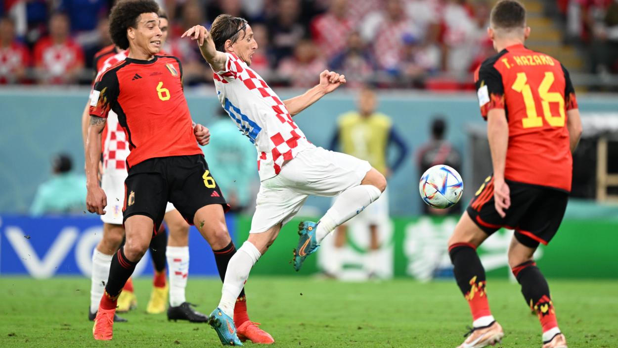 Croatas y belgas disputando un lance del juego. Fuente: GettyImages