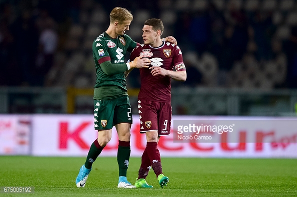 STADIO OLIMPICO GRANDE TORINO, TURIN, ITALY - 2017/04/29: Joe Hart (left) and Andrea Belotti of Torino FC speak at the end of the Serie A football match between Torino FC and UC Sampdoria. Final result is 1-1. (Photo by Nicolò Campo/LightRocket via Getty Images)